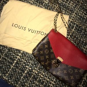 Louis Vuitton with red front and chain